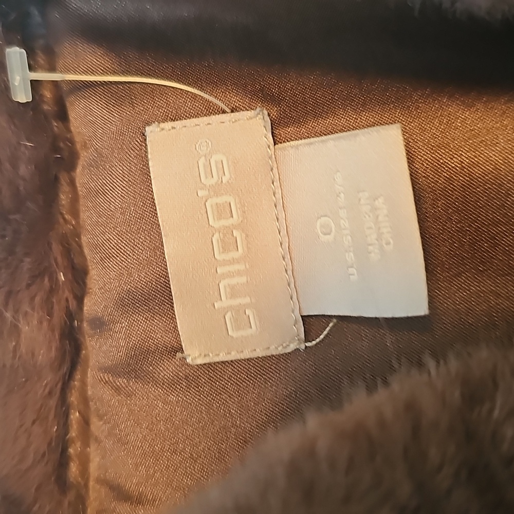 Chico's Faux Fur Vest Size 0 (MED) Very Good Condition. No Signs Of Wear. - Picture 3 of 12